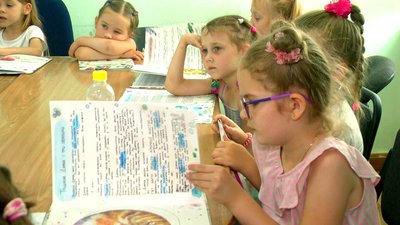 У Вінниці для дітей-переселенців та військовослужбовців проводять казко- й арттерапію У Вінниці для дітей-переселенців та військовослужбовців проводять казко- й арттерапію