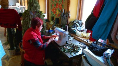 У волонтерському центрі Вінниці не вистачає тканини для маскувальних сіток У волонтерському центрі Вінниці не вистачає тканини для маскувальних сіток