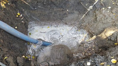 Понад тисяча людей залишились без води через порив труби у Лозовій на Харківщині