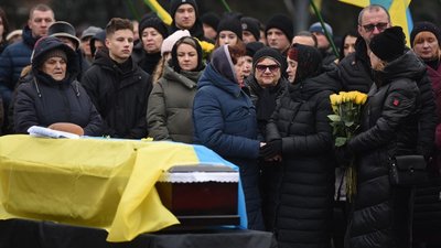 У Рівному попрощалися з 48-річним бійцем Сергієм Савтирою У Рівному попрощалися з 48-річним бійцем Сергієм Савтирою