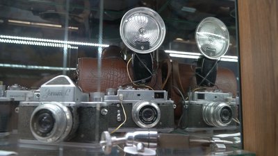 Дніпрянин Аркадій Мількін колекціонує радянські фотоапарати Дніпрянин Аркадій Мількін колекціонує радянські фотоапарати