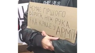 У Коростені на Житомирщині під час акції вимагали гроші для ЗСУ У Коростені на Житомирщині під час акції вимагали гроші для ЗСУ
