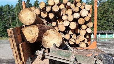 Чинили опір та не пускали: у селі на Волині громада заважала правоохоронцям під час обшуків Чинили опір та не пускали: у селі на Волині громада заважала правоохоронцям під час обшуків