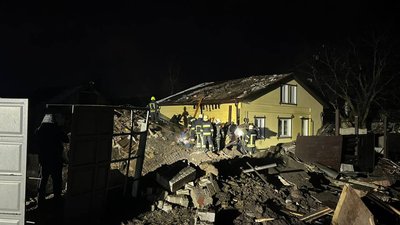 РФ влучила у приватний будинок у Харківському районі: що відомо про вибухи ввечері 8 грудня