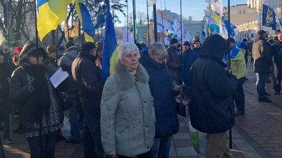 Біля Ради знову мітинг Біля Ради знову мітинг
