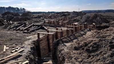 Жителі громади на Волині укріплюють бліндажі: збудували вже 300 метрів Жителі громади на Волині укріплюють бліндажі: збудували вже 300 метрів