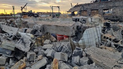 "Це вже земля мертва, родити не буде": як агропідприємство працює під постійними обстрілами військ РФ "Це вже земля мертва, родити не буде": як агропідприємство працює під постійними обстрілами військ РФ