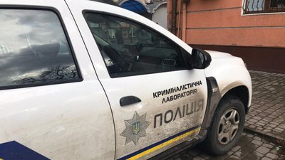 Невідомі в балаклавах напали на фінустанову в Луцьку, є травмований
