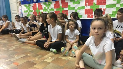 На Полтавщині переселенець організував заняття з хореографії: хто відвідує На Полтавщині переселенець організував заняття з хореографії: хто відвідує