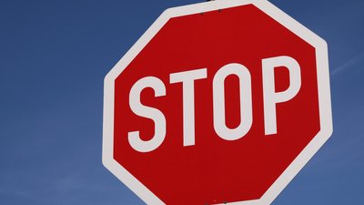 Рух тимчасовим мостом через річку Сейм поблизу міста Батурин закрили