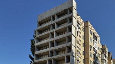 Капітальний ремонт дев’ятиповерхівки в Одесі, пошкодженої російським дроном