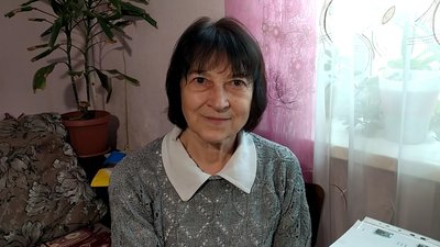 70-тирічна вчителька Лідія Ярохно-Проказюк вранці 24 лютого пішла в військкомат. 70-тирічна вчителька Лідія Ярохно-Проказюк вранці 24 лютого пішла в військкомат.