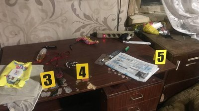 На Харківщині чоловік утримував у заручниках сина та колишню дружину На Харківщині чоловік утримував у заручниках сина та колишню дружину