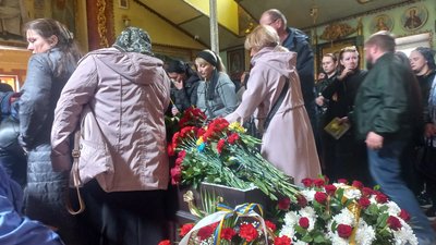 У Сумах попрощалися з військовослужбовцем Ярославом Стародубом У Сумах попрощалися з військовослужбовцем Ярославом Стародубом