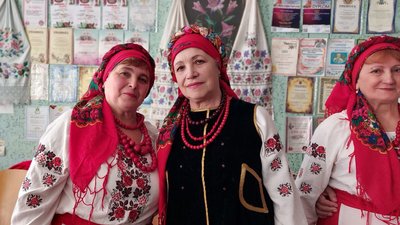 Фольклорний колектив "Надвечір'я" з Черкащини допомагає ЗСУ Фольклорний колектив "Надвечір'я" з Черкащини допомагає ЗСУ