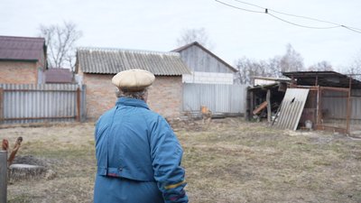 "Уламки виколупували з дивана”. Як під обстрілами виживають мешканці Ворожби "Уламки виколупували з дивана”. Як під обстрілами виживають мешканці Ворожби