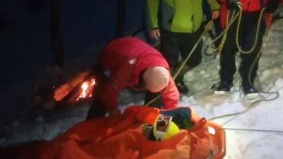 За добу в Карпатах травмувалося двоє туристів За добу в Карпатах травмувалося двоє туристів