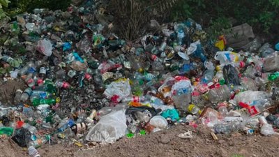Територія одного з виявлених на території Ковельського району стихійних сміттєзвалищ