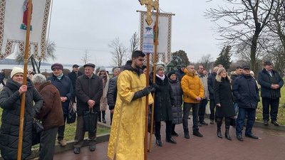 На набережній Тернопільського ставу освятили воду На набережній Тернопільського ставу освятили воду