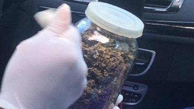 Волинського поліцейського затримали за збут наркотиків