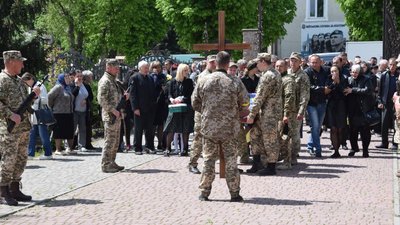 На Тернопільщині віддали шану загиблому бійцю Сергієві Марущаку На Тернопільщині віддали шану загиблому бійцю Сергієві Марущаку
