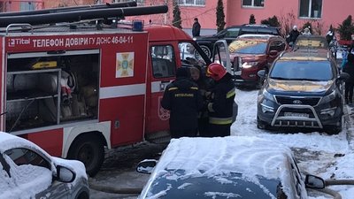 Пожежа у Вінниці: з багатоповерхівки евакуювали 4 дитини Пожежа у Вінниці: з багатоповерхівки евакуювали 4 дитини