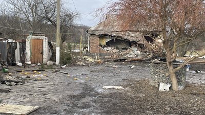 "Було спокійно до вчорашньої ночі": репортаж із села на Полтавщині, куди влучив уламок БпЛА "Було спокійно до вчорашньої ночі": репортаж із села на Полтавщині, куди влучив уламок БпЛА