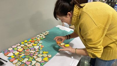 "Вкладаємо частинку душі": черкащани передали захисникам розмальовані пряники "Вкладаємо частинку душі": черкащани передали захисникам розмальовані пряники