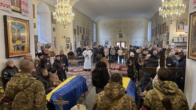У Свято-Успенському соборі попрощались із воїнами, які обороняли Україну