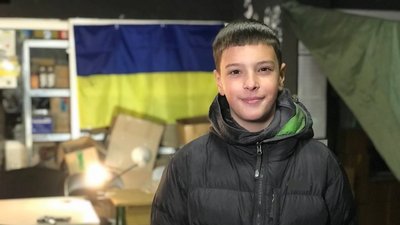 Школяр з Тернополя допомагає переселенцям