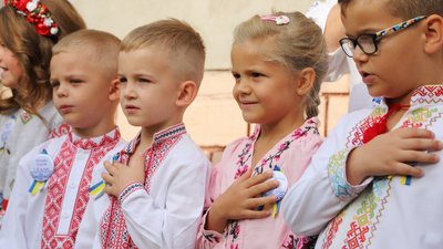 В Ужгороді навчальний рік розпочали майже 17 тисяч учнів