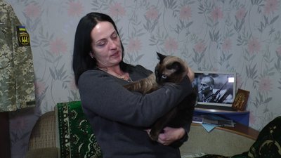 Тетяна Бірман із кішкою, дружина загиблого військового Тетяна Бірман із кішкою, дружина загиблого військового