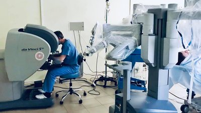 У львівській лікарні вперше провели операцію із допомогою робота