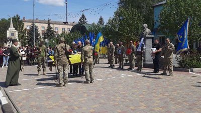В Одеській області прощалися з військовим, який загинув на Донеччині В Одеській області прощалися з військовим, який загинув на Донеччині