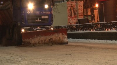 11 спецмашин прибирали понад 70 вулиць Ужгорода від снігу 11 спецмашин прибирали понад 70 вулиць Ужгорода від снігу