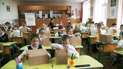 Вінницькі школи передали на Схід подарунки Вінницькі школи передали на Схід подарунки