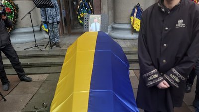 В Одесі попрощалися з військовослужбовцем з Херсонщини, журналістом і режисером Антоном Коломойцем В Одесі попрощалися з військовослужбовцем з Херсонщини, журналістом і режисером Антоном Коломойцем