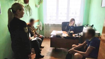 На Франківщині троє підлітків понищили могили на кладовищі На Франківщині троє підлітків понищили могили на кладовищі