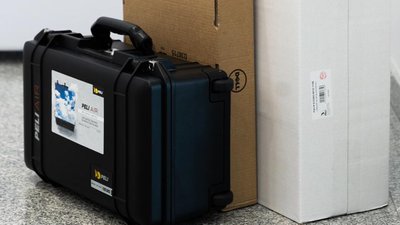 МЗС отримало від WhiteBIT "валізи рятівника" для українців за кордоном