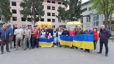 100 кілограмів вареників повезли бійцям на Схід волинські волонтери