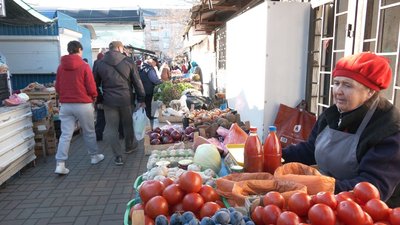 Особливо здорожчали тепличні: за скільки продають овочі на черкаських ринках Особливо здорожчали тепличні: за скільки продають овочі на черкаських ринках