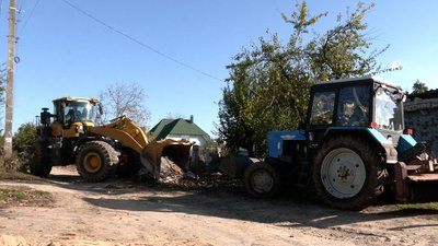 Куди везуть сміття із розбомблених будинків у Чернігові, та як будівельному сміттю дають “друге життя” Куди везуть сміття із розбомблених будинків у Чернігові, та як будівельному сміттю дають “друге життя”