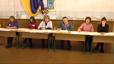 На Рівненщині чоловіки майже не йдуть у виборчі комісії. В ОВК мають пояснення