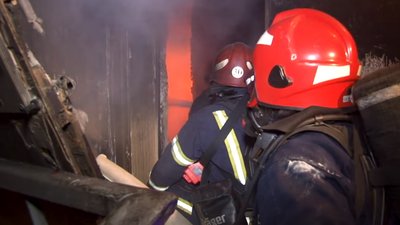 У Львові горіла п'ятиповерхівка: рятувальники евакуйовували людей У Львові горіла п'ятиповерхівка: рятувальники евакуйовували людей