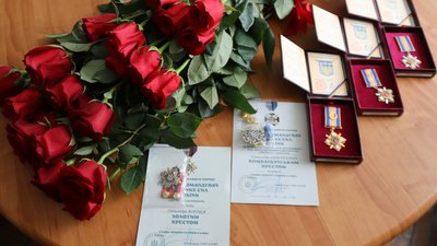 Нагороди, які вручили родинам загиблих та зниклих безвісти захисників