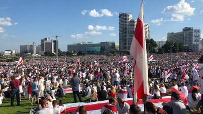 Учасники багатотисячного маршу у Мінську вимагають відставки Лукашенка