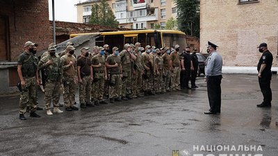 Хмельницькі поліцейські відправилися в ООС. Фото: ГУ НП у Хмельницькій області. Хмельницькі поліцейські відправилися в ООС. Фото: ГУ НП у Хмельницькій області.