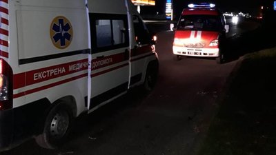 Вночі у Херсоні автомобіль протаранив електроопору, одна людина травмована (ФОТО)