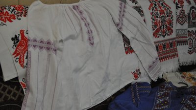 "Коли вишиваю – душа співає". 76-річна жителька селища на Дніпропетровзині вишиває сорочки та рушники "Коли вишиваю – душа співає". 76-річна жителька селища на Дніпропетровзині вишиває сорочки та рушники