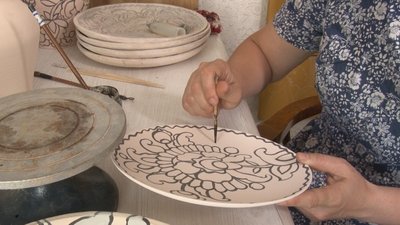 Полтавка Інна Гуржій розмальовую тарілку